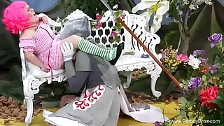 Midget Sex In The Land Of Oz Just To Feel Differently