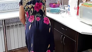 Under the dress of an ordinary housewife hides her mature ass who wants anal sex