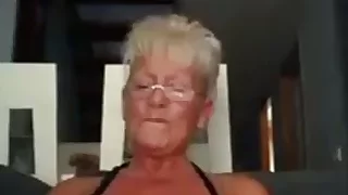 Spanish Periscope granny MILF masturbating in private group No Sound